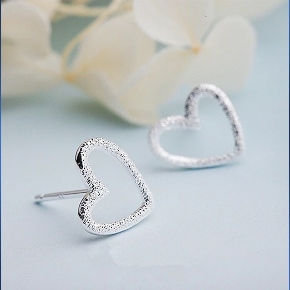 💚🍾Sterling silver minimalist heart earnings